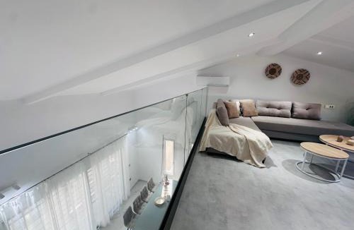 Vasilikos Villa | Banana Bay Residence- 4BR with Pool,Table tennis,1min from the Sea by Villa Mana Gers