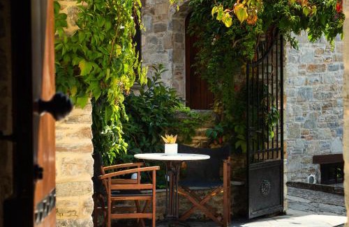 Lafkos House | xenonas ton xromaton - Guest house of colors