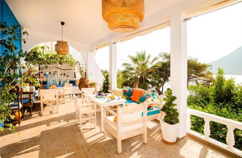 Massouri Villa | Seafront Casa Azul Villa - Getaway in Kalymnos