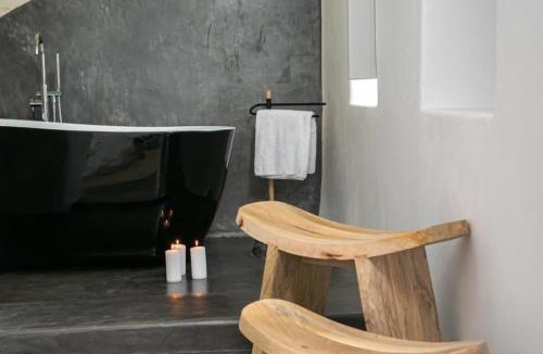 Finikia Villa | Luxury Santorini Villa Villa Elysian Dyo Private Hot Tub Air Conditioning