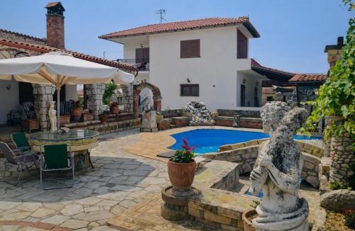 Nea Tenedhos Villa | Saltos Village House - Peaceful Poolside Retreat