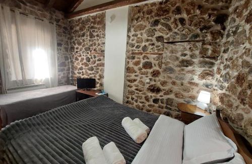 Trikolonoi Villa | Andromahi Stone House