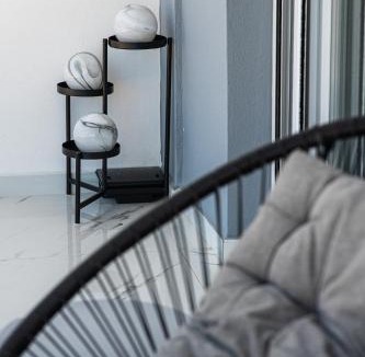 Korinthos Apartment | BLACK & WHITE SeaSide House