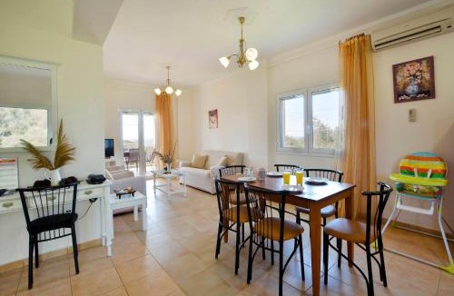 Agios Matthaios Apartment | Seaside Villa Giokos