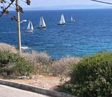 Rafina-Pikermi Apartment | Rafina's PARADISE VIEW!Walking access to the Port! Amazing Seaview!Steps from the Beach, 2 min walk!WIFI 300Mbps! The Lux Seaside Retreat!