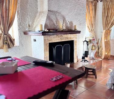 Eliki House | Δωμάτια Εξοχή-With fireplace and view to the sea