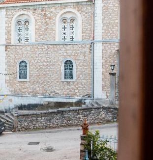 Meteora Apartment | Tollmere Hospitality Λύχνος suite