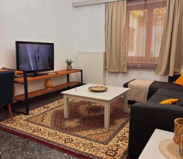 Lamia Apartment | The Local Pin House - Ευρύχωρη μονοκατοικία, Λαμία