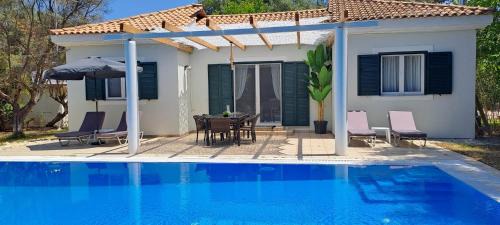 Apolpaina Villa | Villa Erietta & Villa Ariana near Lefkas center