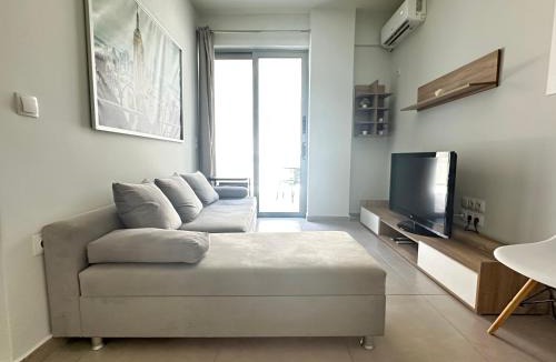 Aigaleo Apartment | Minimal City Retreat in Western Athens