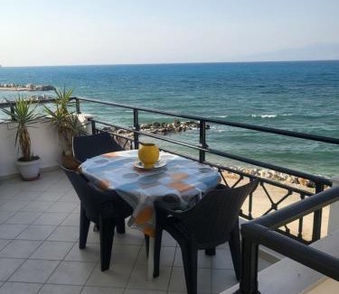 Velon Apartment | Διαμέρισμα "LENIA" μπροστά στην θάλασσα!
