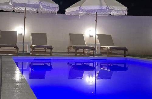 Sakës Villa | Poolside Bliss - Modern Villa