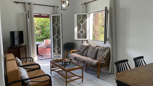 Chalikounas Apartment | ALONAKI BAY