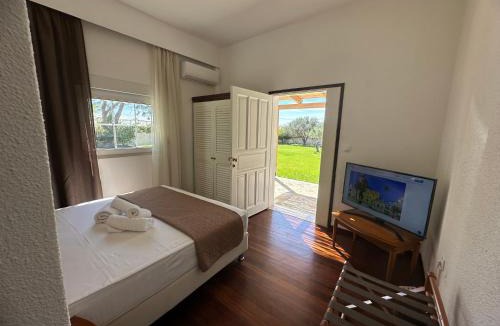 Ierapetra Villa | Villa Komorebi, the Private 3BR Grand Estate - 2500m2 Garden - Walk to Beach & Town