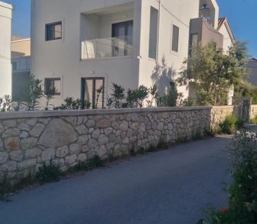 Nikiana House | Villa Don Kostangelo