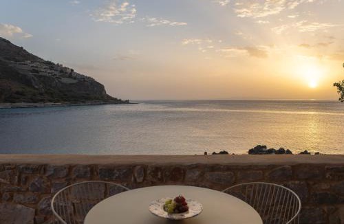 Limeni House | Kourmas Suites