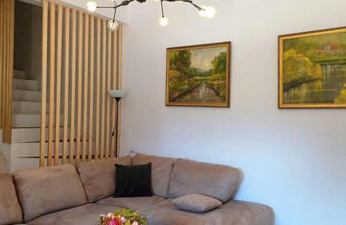 Mbrostar-Urë House | Hillside Villa