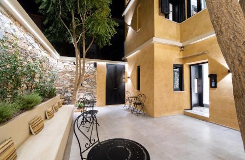 Volos City Centre Apartment | Frida Kahlo - Le petit Bati