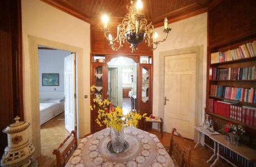 Kastoria House | Διατηρητέο Νεοκλασικό του 1934 με θέα στη λίμνη