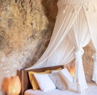 Kaliviani House | Luxurious stone cave with pool and sea view