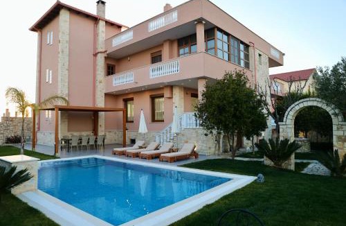 Durres Villa | Green Villa with Private Pool
