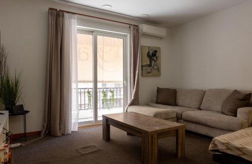 Omonia Apartment | Acropolis View 4-BD Central Apartment