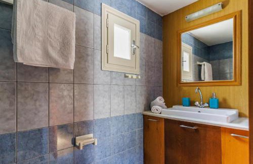 Skopelos Town Villa | Villa Aloupi