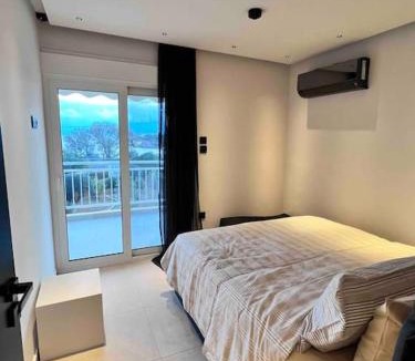 Lagonissi Apartment | Lagonisi 2 bedroom luxury Apartment by the sea!