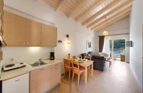 Mikros Gialos Apartment | Rouda Village