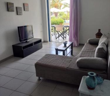Bralos House | Kinetious Nisous Stylish Apt, Pool, near the Beach