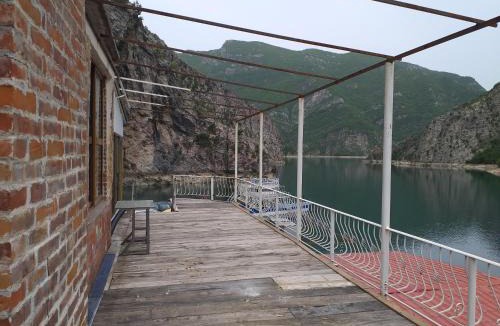 Shkoder County Hostel | Rozafa Ferry & Accommodation