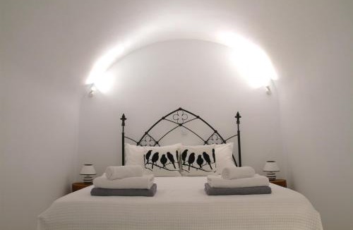 Exo Gonia Villa | Fertimo Suites - Authentic Cave Homes with Private Hot Tub