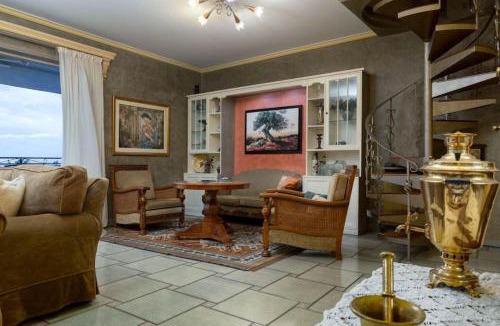 Nea Smirni Apartment | 165 sm 4BR Penthouse Maisonette Apartment
