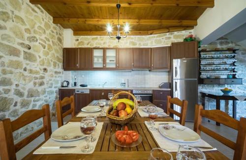 Kalandares Villa | Villa Kaladare - Private Pool & Quiet Relaxing Stay