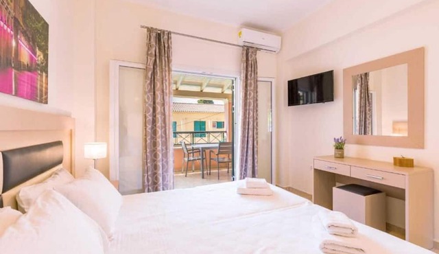 BELLA DE LUX APTS