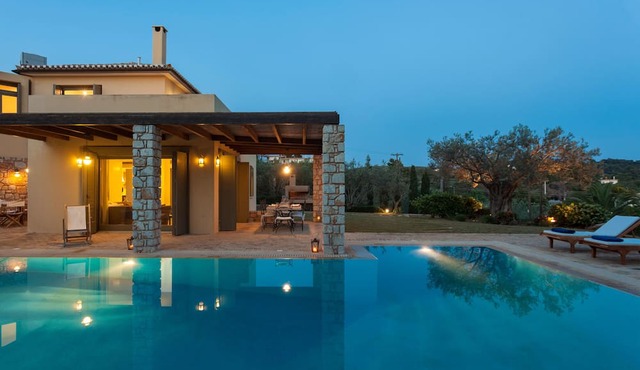 Villa Diotima (with swimming pool) 50m from sea in Porto Cheli