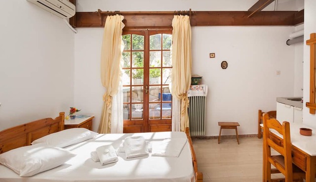 Paradeisos Double Room 3 in Zagora-Mouresi