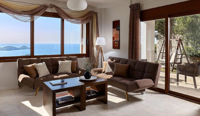 House in Geropotamos with Beautiful Garden