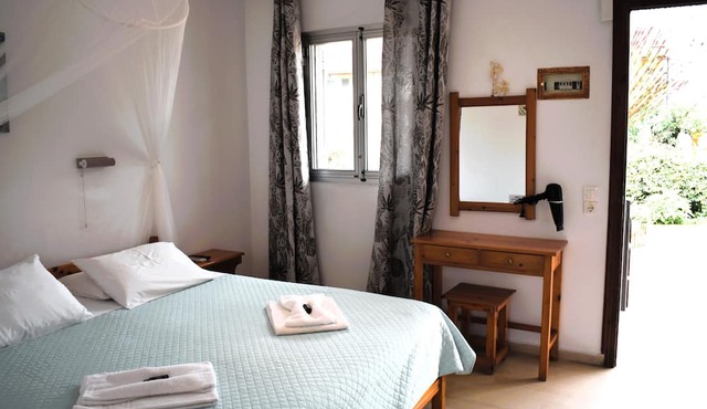 Kostas Apartments & Studios