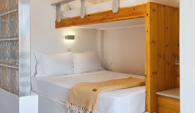 Stylish Triple Studio with sea view Balcony and Prime Loc on Skala Eresos Beach