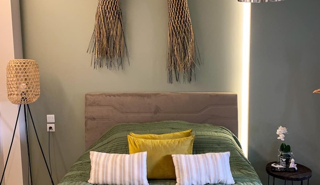 Luxury-1bed Apartment With Porch in Greece