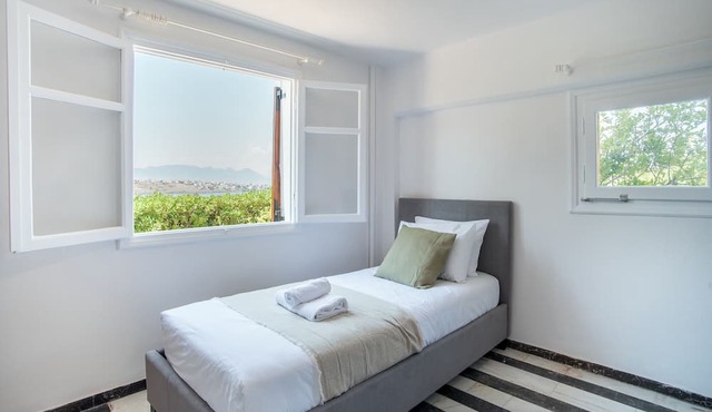 Phaedrus Living Sea View Villa Aegina