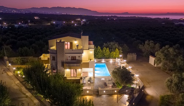 Villa 4 Seasons, tangible luxury on your vacation! in Rethymnon