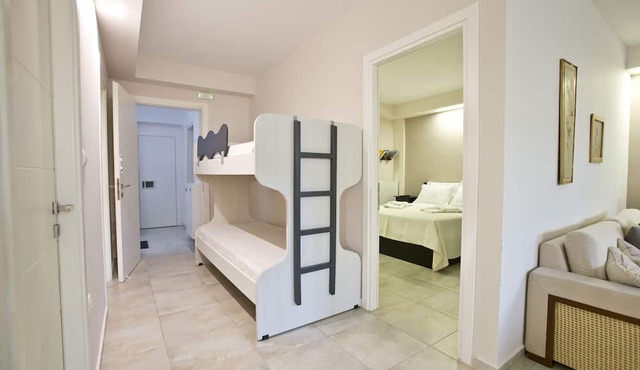 Luxury villa Loutraki with private heated pool in Loutraki