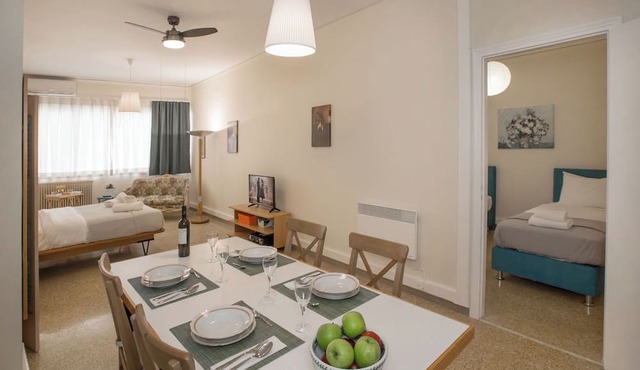 Central apartment on pedestrian street in Athens