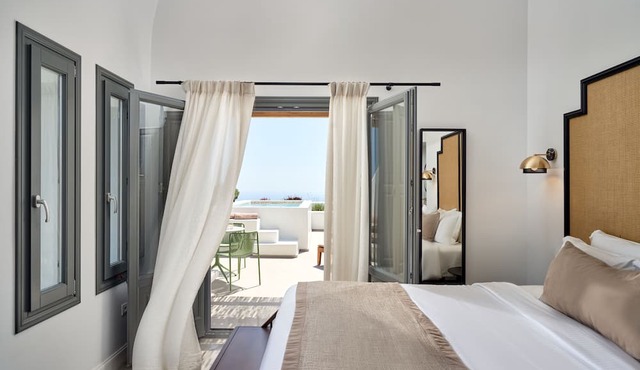 Alleys All-Suite Hotel & Spa in Santorini
