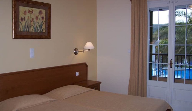 Perros Hotel