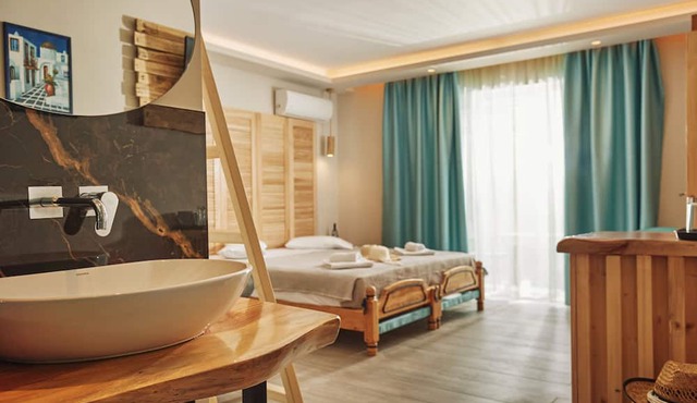 Iniohos Zante Hotel & Suites