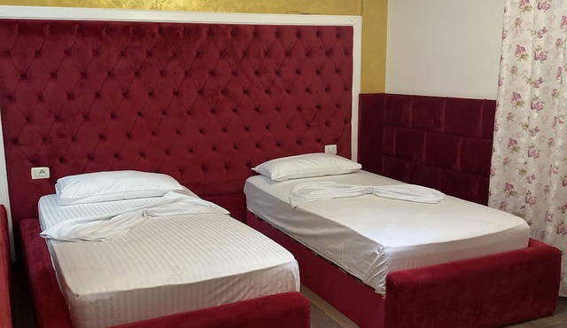 Hotel Red Apple in Mbrostar Ura