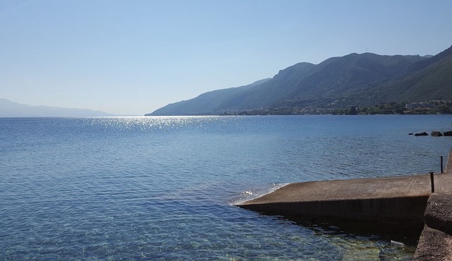 Seaside house - feet in the water